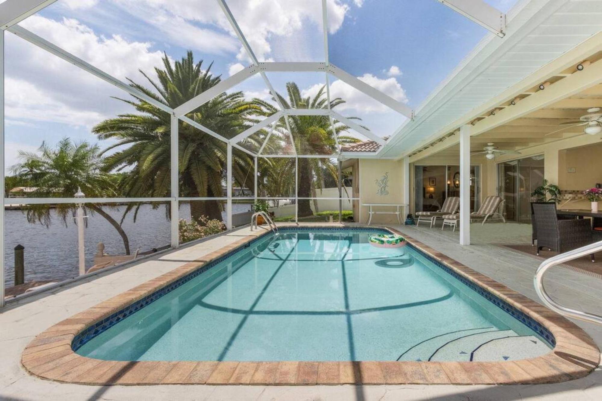 Villa Catalina Isles - Holidays In Paradise Cape Coral Bagian luar foto