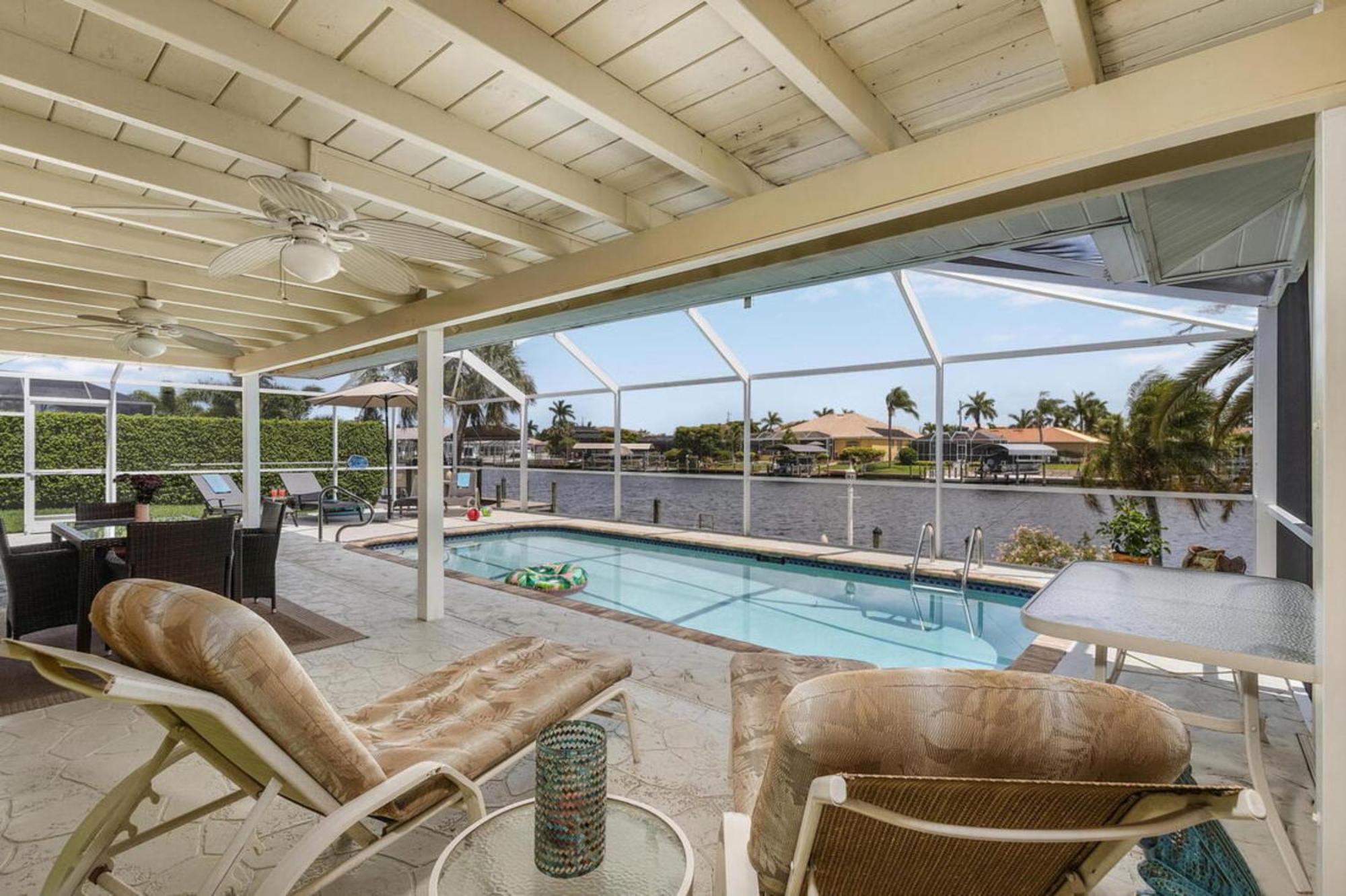 Villa Catalina Isles - Holidays In Paradise Cape Coral Bagian luar foto