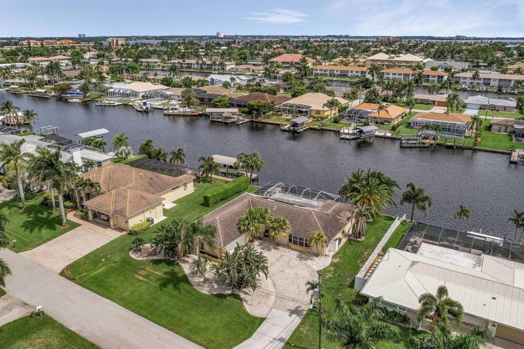 Villa Catalina Isles - Holidays In Paradise Cape Coral Bagian luar foto