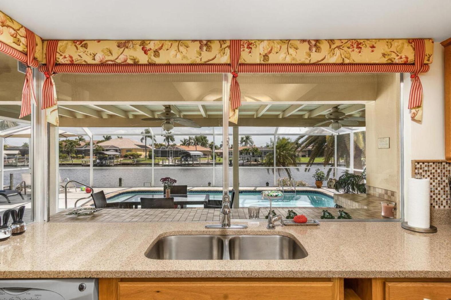 Villa Catalina Isles - Holidays In Paradise Cape Coral Bagian luar foto