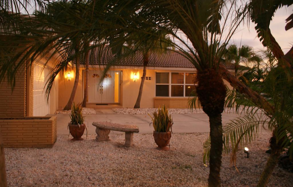 Villa Catalina Isles - Holidays In Paradise Cape Coral Bagian luar foto